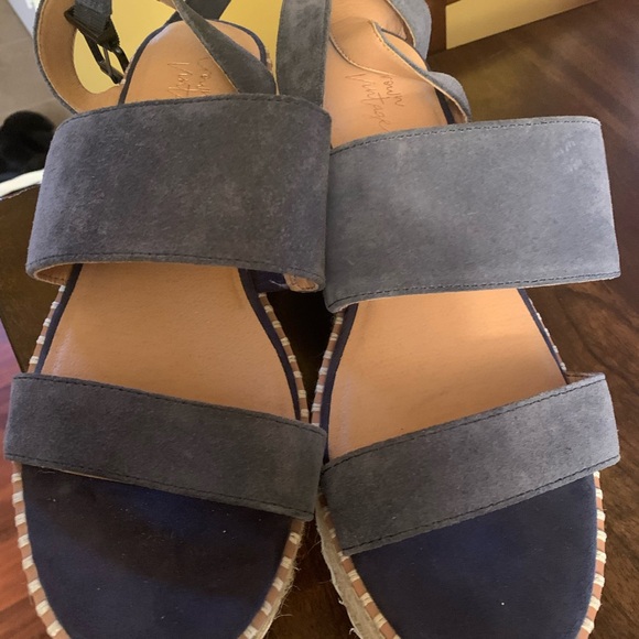 Platform Strap Sandals - Picture 3 of 8